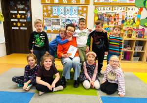 „Czytanie łączy pokolenia”- projekt czytelniczy w gr. XII