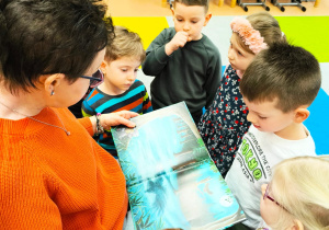 „Czytanie łączy pokolenia”- projekt czytelniczy w gr. XII