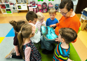 „Czytanie łączy pokolenia”- projekt czytelniczy w gr. XII