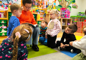 „Czytanie łączy pokolenia”- projekt czytelniczy w gr. XII