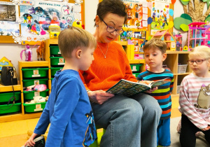 „Czytanie łączy pokolenia”- projekt czytelniczy w gr. XII