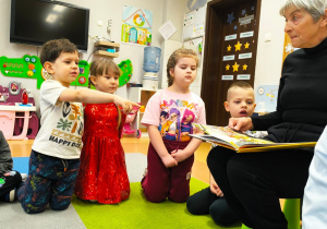 „Czytanie łączy pokolenia”- projekt czytelniczy w gr. XII