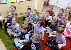 W bibliotece gościliśmy – wielki świat książek odkryliśmy - grupa X.