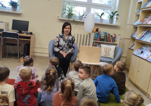 W bibliotece gościliśmy – wielki świat książek odkryliśmy - grupa X.