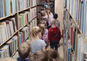 W bibliotece gościliśmy – wielki świat książek odkryliśmy - grupa X.