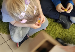 W bibliotece gościliśmy – wielki świat książek odkryliśmy - grupa X.