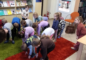 W bibliotece gościliśmy – wielki świat książek odkryliśmy - grupa X.