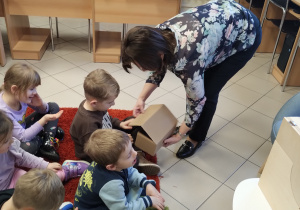 W bibliotece gościliśmy – wielki świat książek odkryliśmy - grupa X.