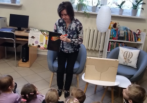 W bibliotece gościliśmy – wielki świat książek odkryliśmy - grupa X.