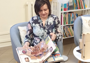 W bibliotece gościliśmy – wielki świat książek odkryliśmy - grupa X.