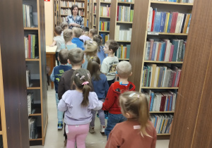 W bibliotece gościliśmy – wielki świat książek odkryliśmy - grupa X.