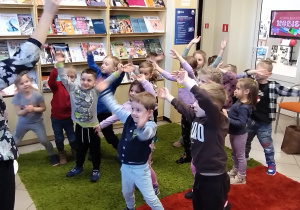 W bibliotece gościliśmy – wielki świat książek odkryliśmy - grupa X.