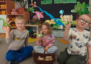 "Tajemnice prehistorycznego świata dinozaurów"-czyli projekt edukacyjny w grupie II