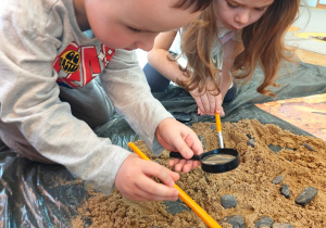 "Tajemnice prehistorycznego świata dinozaurów"-czyli projekt edukacyjny w grupie II