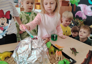 "Tajemnice prehistorycznego świata dinozaurów"-czyli projekt edukacyjny w grupie II