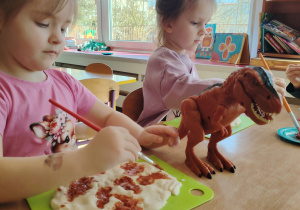 "Tajemnice prehistorycznego świata dinozaurów"-czyli projekt edukacyjny w grupie II