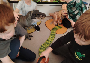 "Tajemnice prehistorycznego świata dinozaurów"-czyli projekt edukacyjny w grupie II