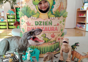 "Tajemnice prehistorycznego świata dinozaurów"-czyli projekt edukacyjny w grupie II
