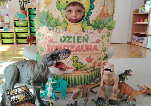"Tajemnice prehistorycznego świata dinozaurów"-czyli projekt edukacyjny w grupie II