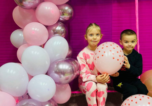 "Herbaciana niespodzianka"- Dzień Kobiet w gr. VI