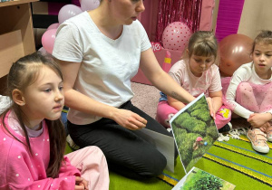 "Herbaciana niespodzianka"- Dzień Kobiet w gr. VI