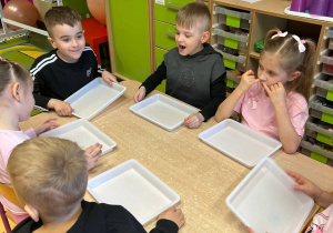 "Herbaciana niespodzianka"- Dzień Kobiet w gr. VI