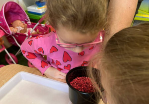 "Herbaciana niespodzianka"- Dzień Kobiet w gr. VI