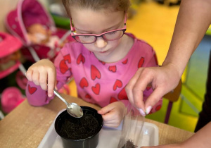 "Herbaciana niespodzianka"- Dzień Kobiet w gr. VI