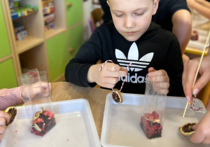 "Herbaciana niespodzianka"- Dzień Kobiet w gr. VI