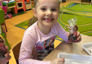 "Herbaciana niespodzianka"- Dzień Kobiet w gr. VI