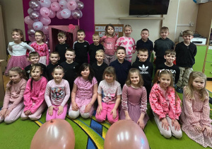 "Herbaciana niespodzianka"- Dzień Kobiet w gr. VI