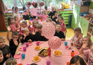 "Herbaciana niespodzianka"- Dzień Kobiet w gr. VI