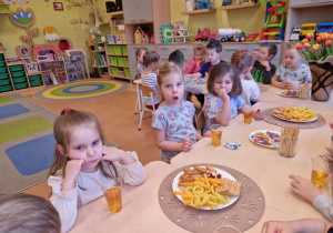 Salon pięknych fryzur w grupie X na DZIEŃ KOBIET