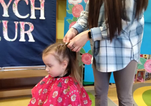 Salon pięknych fryzur w grupie X na DZIEŃ KOBIET