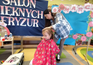 Salon pięknych fryzur w grupie X na DZIEŃ KOBIET