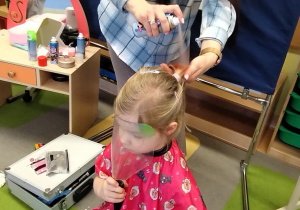 Salon pięknych fryzur w grupie X na DZIEŃ KOBIET