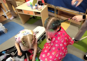 Salon pięknych fryzur w grupie X na DZIEŃ KOBIET