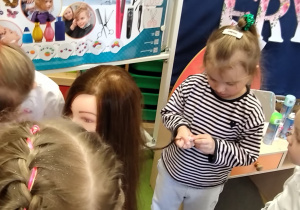 Salon pięknych fryzur w grupie X na DZIEŃ KOBIET