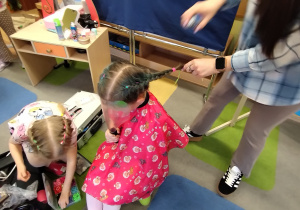 Salon pięknych fryzur w grupie X na DZIEŃ KOBIET