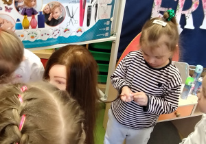 Salon pięknych fryzur w grupie X na DZIEŃ KOBIET