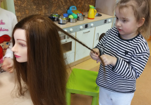 Salon pięknych fryzur w grupie X na DZIEŃ KOBIET