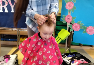 Salon pięknych fryzur w grupie X na DZIEŃ KOBIET