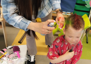 Salon pięknych fryzur w grupie X na DZIEŃ KOBIET