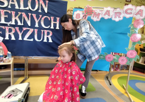 Salon pięknych fryzur w grupie X na DZIEŃ KOBIET