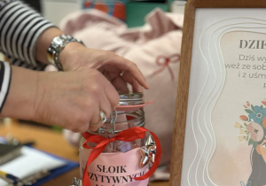 "Słoik pozytywnych myśli"- Dzień Kobiet w grupie VII