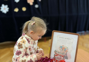 "Słoik pozytywnych myśli"- Dzień Kobiet w grupie VII