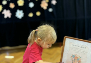 "Słoik pozytywnych myśli"- Dzień Kobiet w grupie VII