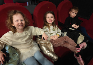 „Magiczny Świat Pana Andersena”- przedstawienie teatralne w KCK (gr. II,III,VI,X)