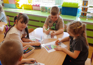 Dzień Kolorowej Skarpetki – grupa IV i V