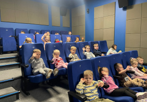 Pierwsza kinowa przygoda maluszków z grupy VII